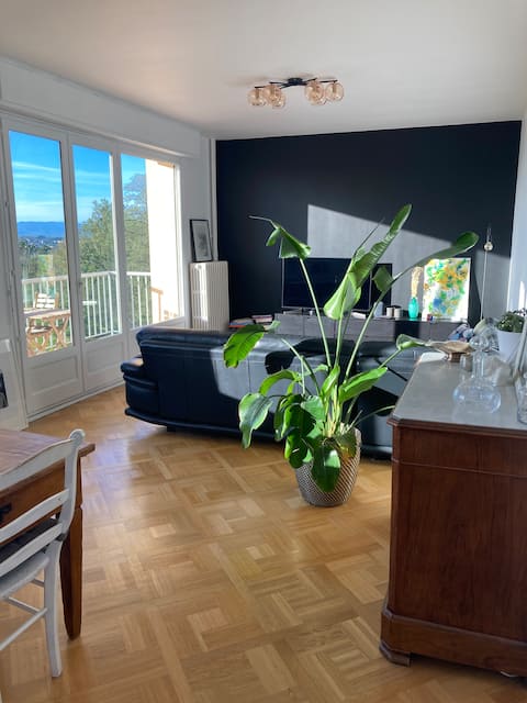 Large apartment, comfort, quiet with superb views
