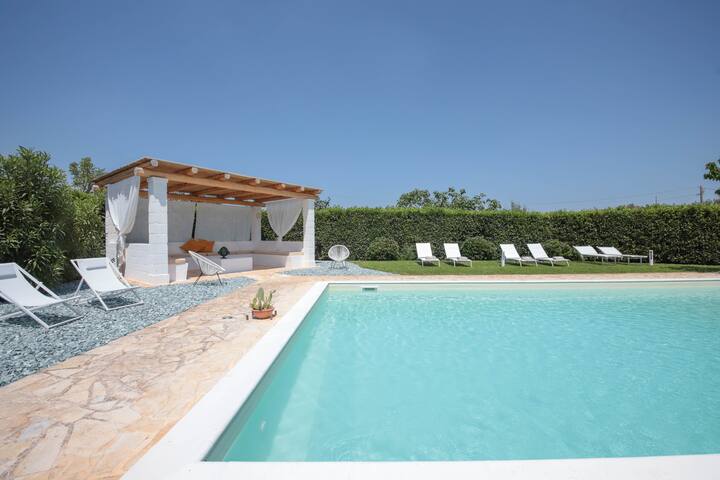 Trulli Greta, luxury villa with wonderful pool gallery image 3