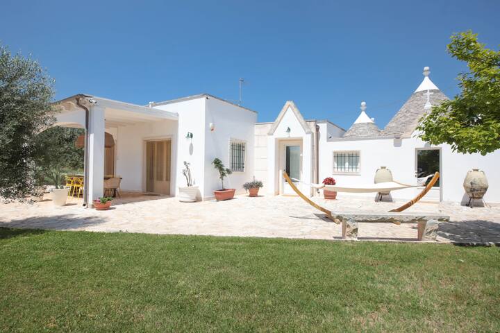 Trulli Greta, luxury villa with wonderful pool gallery image 4