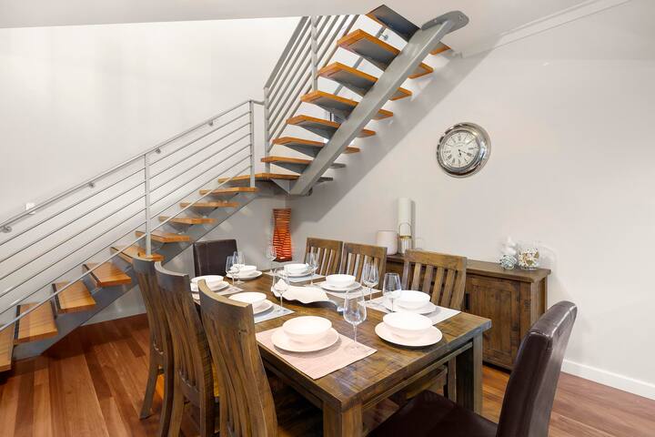 On the city doorstep! – A rare stand-alone house! gallery image 3