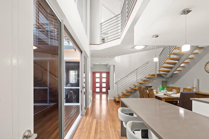 On the city doorstep! - A rare stand-alone house!