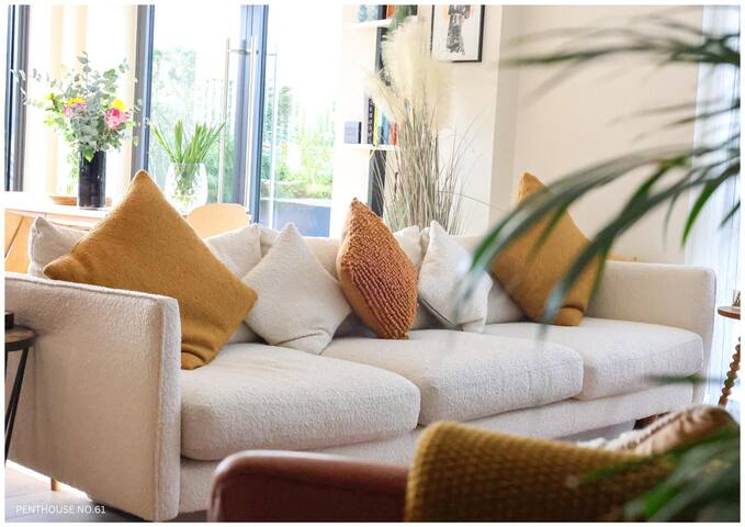 Modern penthouse in London gallery image 3