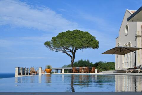 New! Luxurious serviced Villa Oleandra in Siracusa
