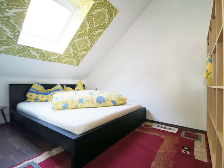 Spavaća soba br. 3. Bračni krevet (širine 180 - 200 cm) Tavan loft