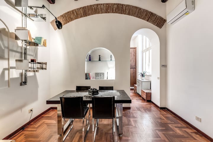 Manara 2 bdr 2 bth Trastevere