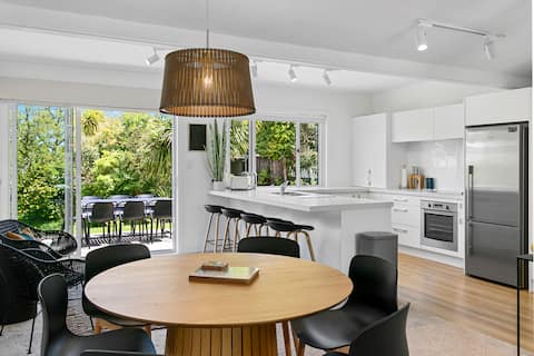 Central and Beautiful Four Bedroom Sanctuary