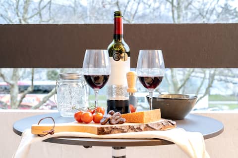 Charming apartment with balcony near Lake Thun