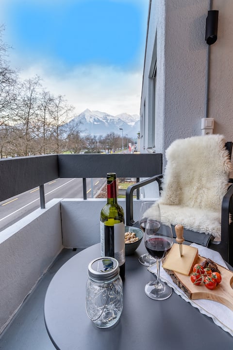 Charming apartment with balcony near Lake Thun