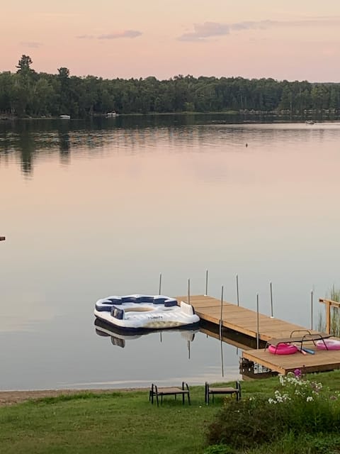 Eagle's Bay Lakefront Cottage