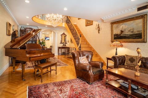 Popular Airbnb listing: Gorgeous Triplex w/ Roof Deck - Luxe 5 Star Stay in Murray Hill Kips Bay