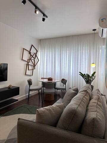 Ipanema lindo e reformado a 400 metros da praia.