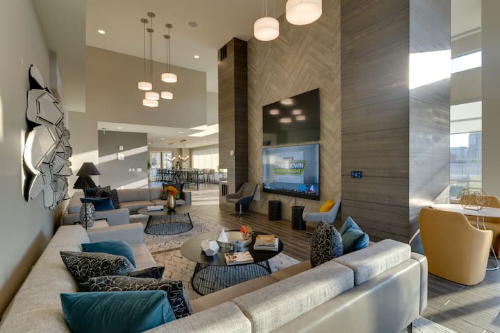 Music City Suite : Poolside Vibes | Balcony - Nashville, TN
