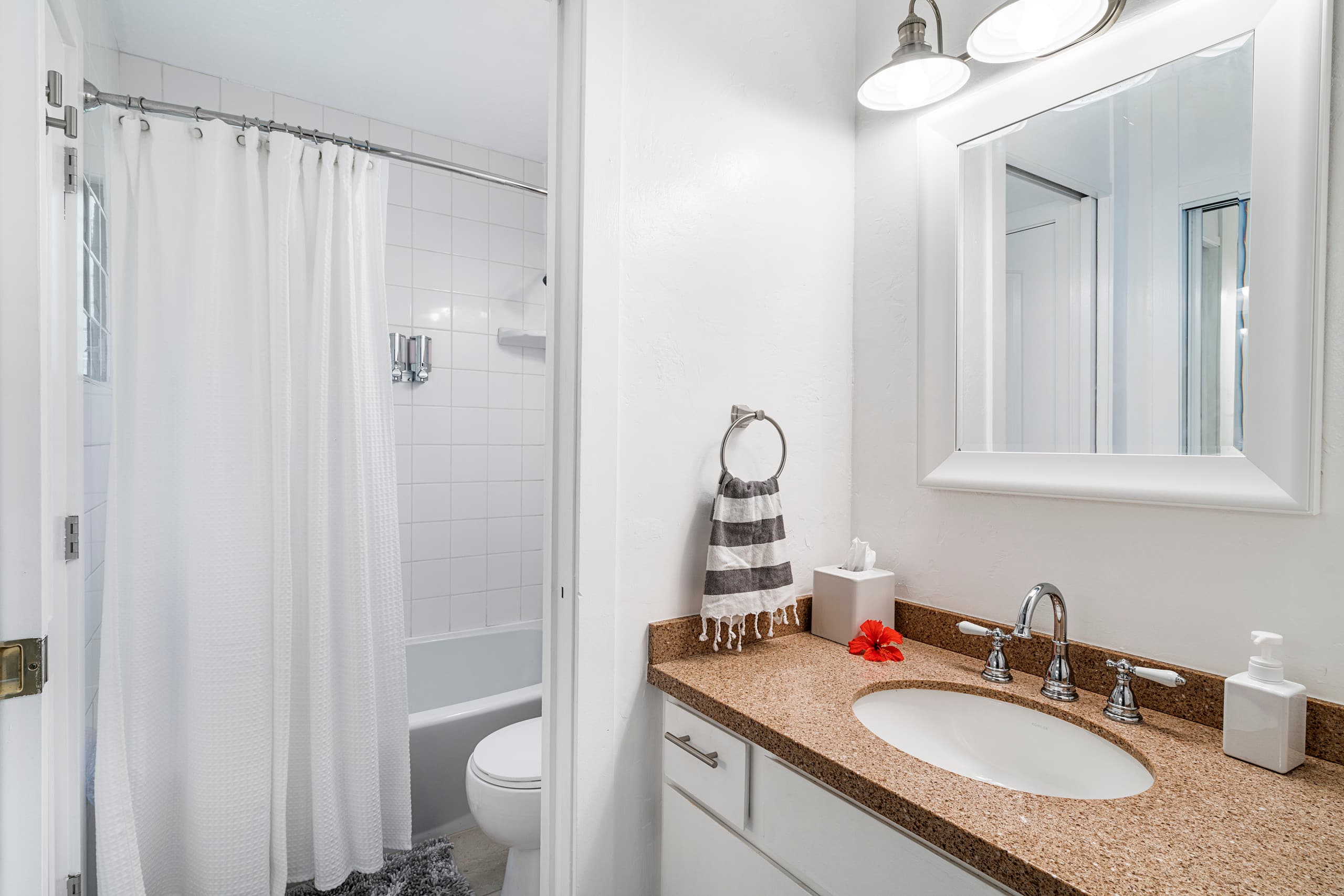 Condo in Kailua-Kona · ★4.85 · Studio · 1 bed · 1 bath - Image 6