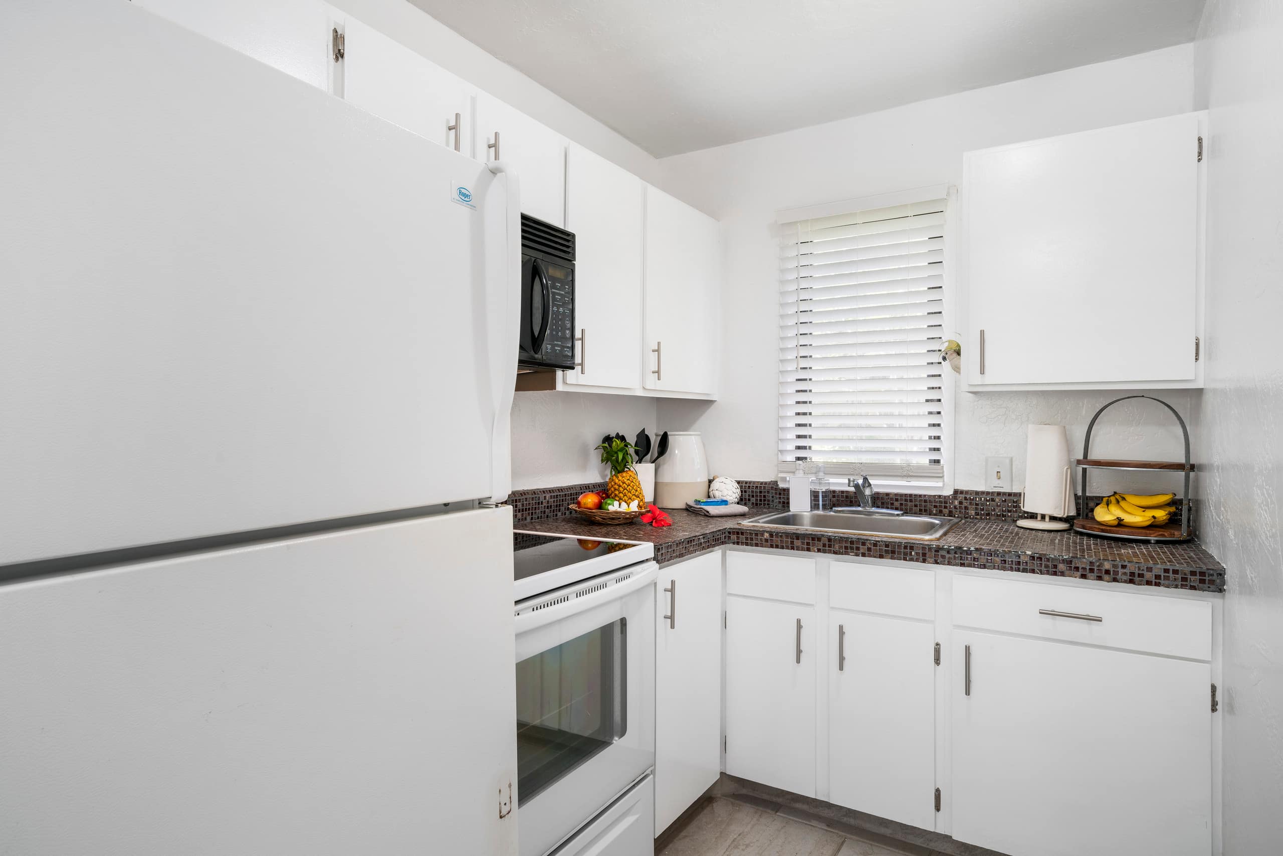 Condo in Kailua-Kona · ★4.85 · Studio · 1 bed · 1 bath - Image 4