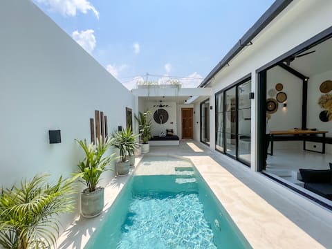 Stylish Villa with Pool and Walk to the Beach