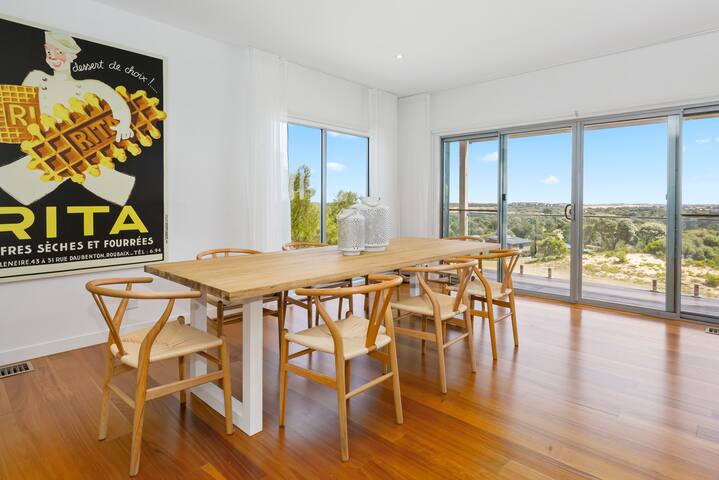 Moonah Views Luxury Getaway with Jacuzzi gallery image 4