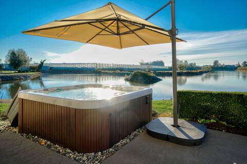 HUGE HOME! Sleeps 21, Lake, Gym, HotTub, Game Room