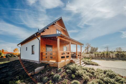 House with 3 bedrooms. Sauna, hot tub, playground