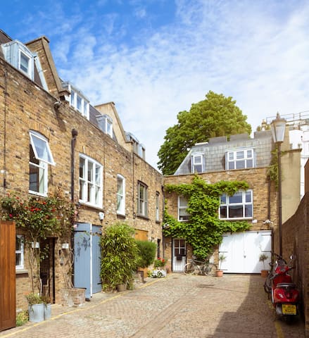 Notting Hill Mews House, sleeps 8
