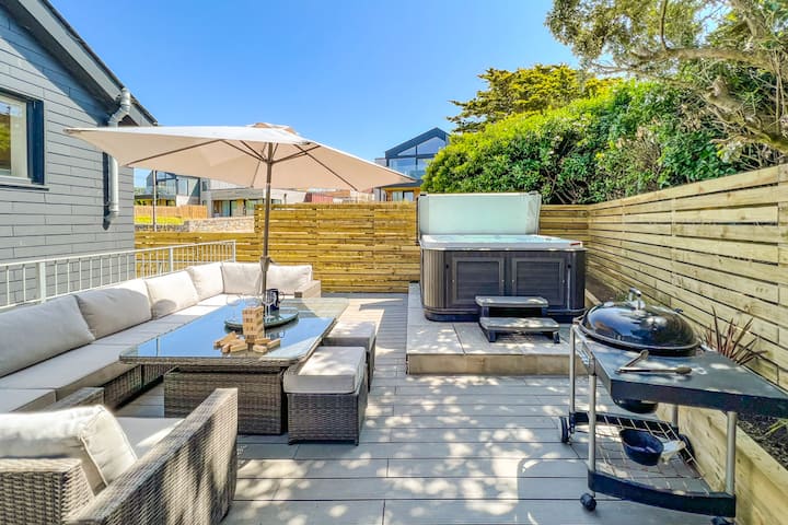 Luxury New Home With Private Hot Tub - Constantine Bay