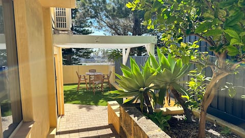 Sunset Views in the heart of Fremantle free carbay