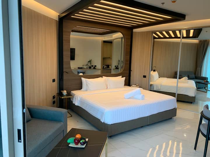 מיטת קינג סייז גדולה ונוחה