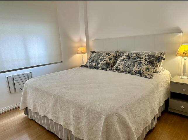 Apto Leblon 1/2 quadra da praia gallery image 4