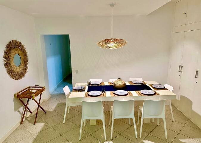 Apto Leblon 1/2 quadra da praia gallery image 3