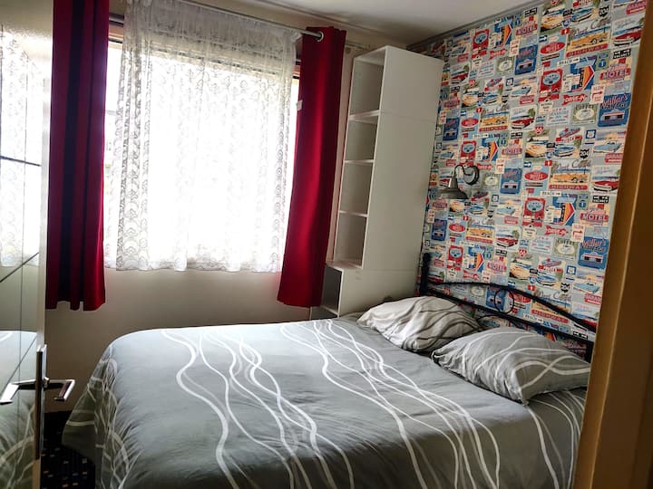 חדר עם גינה שקטה