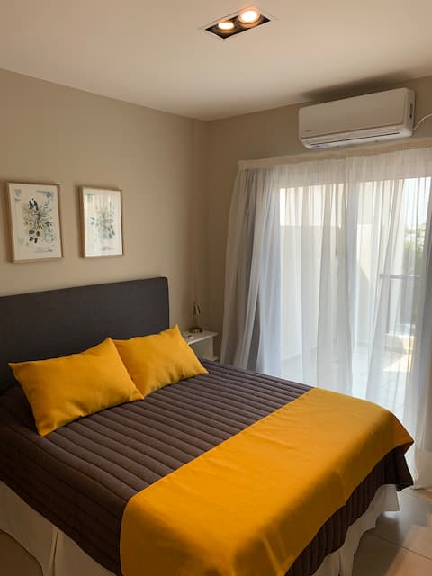 Anuncio de Airbnb popular: Amarú – Spacious apartment with garage en Corrientes