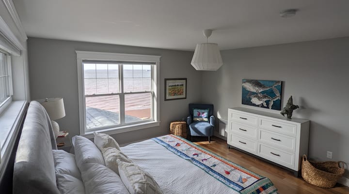 In tegenstelling tot veel Pei-woningen is Sea Change Cottage voorzien van airconditioning. Het leven aan zee is meestal 's nachts koel, dus open je ramen en laat je het geluid van de zee in slaap wiegen. Vergeet alleen niet om de deurstops te gebruiken!