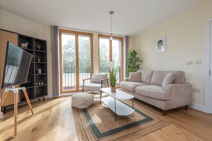 Urban Comfort : Stylish Portobello Market Retreat