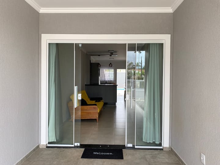 Casa Nova, Com Piscina, Duas Quadras Do Mar - Itapoá