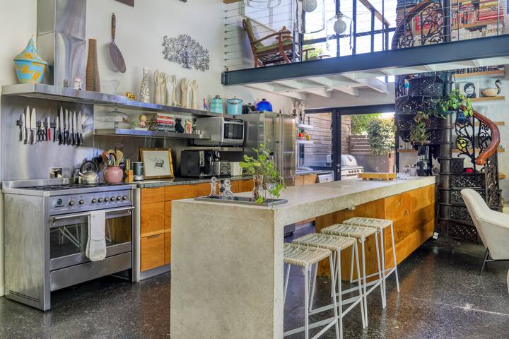 Secure Family Home with Pool and Views gallery image 4