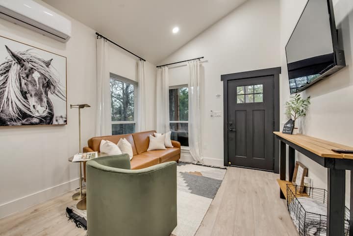 The Cabin In The City - Rockwall, TX