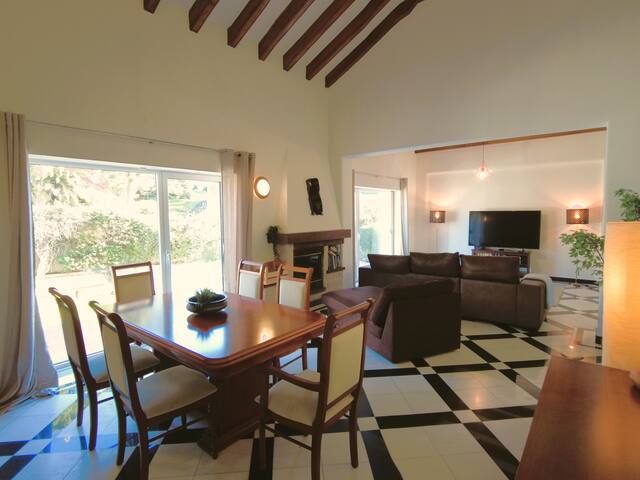 Estoril Beach House gallery image 3