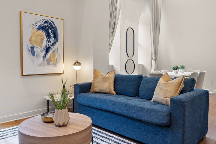 Nomade MTL| Old MTL | 3BR | 2.5Bath | Penthouse gallery image 2