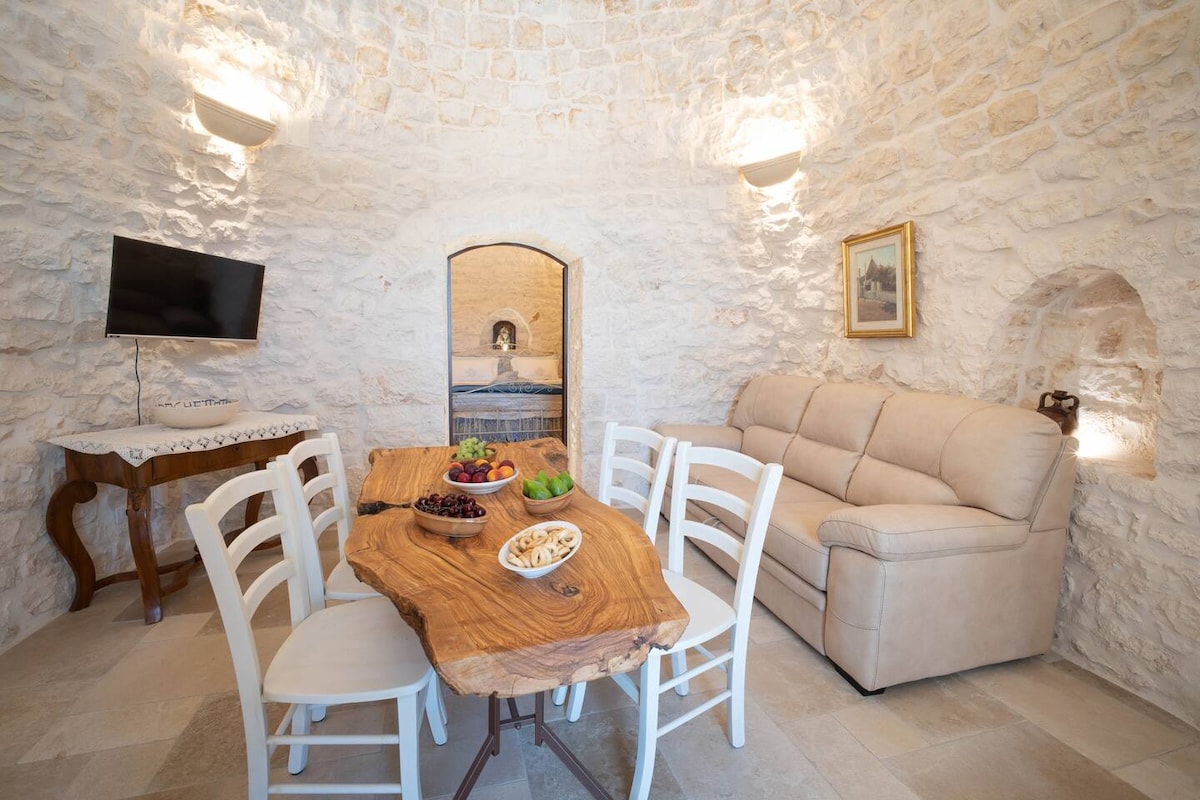 Top Airbnb: Valle D'Itria Trulli Mikael from the 1700s in Cisternino