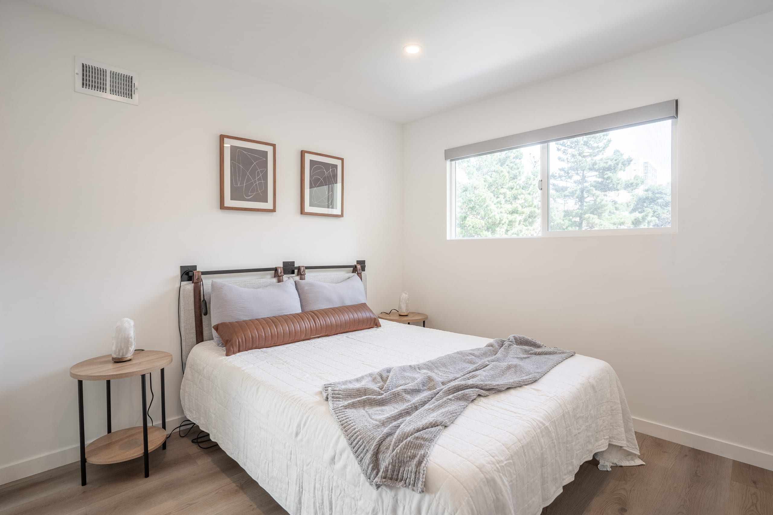 Home in South San Francisco · ★4.97 · 4 bedrooms · 4 beds · 2.5 private baths - Image 10