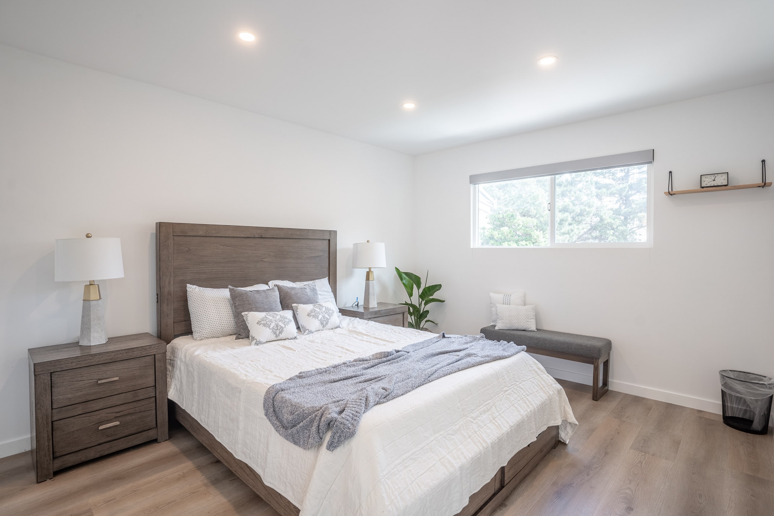Home in South San Francisco · ★4.97 · 4 bedrooms · 4 beds · 2.5 private baths - Image 11