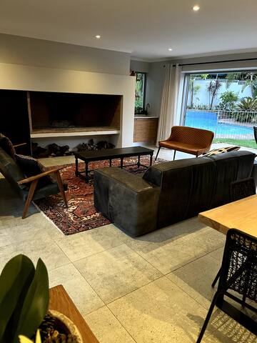 Modern 4-bedroom Durbanville gallery image 5