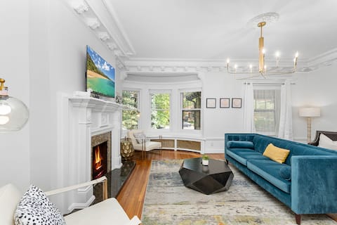 7 BR Mansion with Speakeasy in the heart of KC