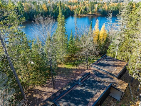 The LoveShack |Hot Tub | Front Lake