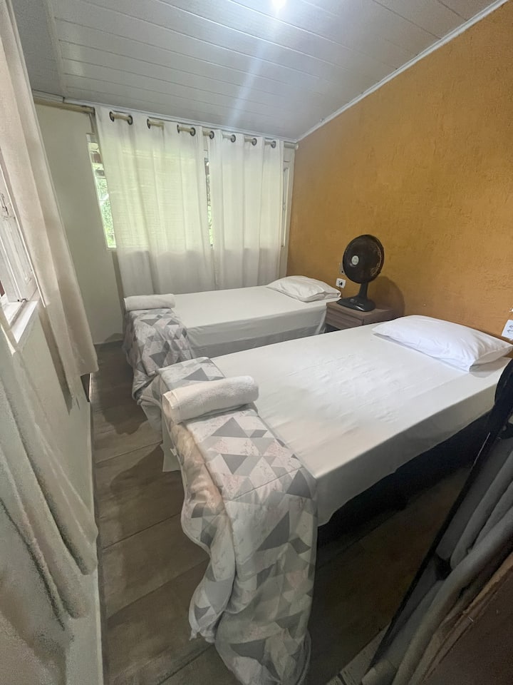 Детска соба - во прилог на апартман. Два единечни кревети.