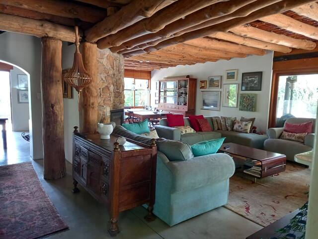 Shalimar – Newly Renovated – With Pool gallery image 2