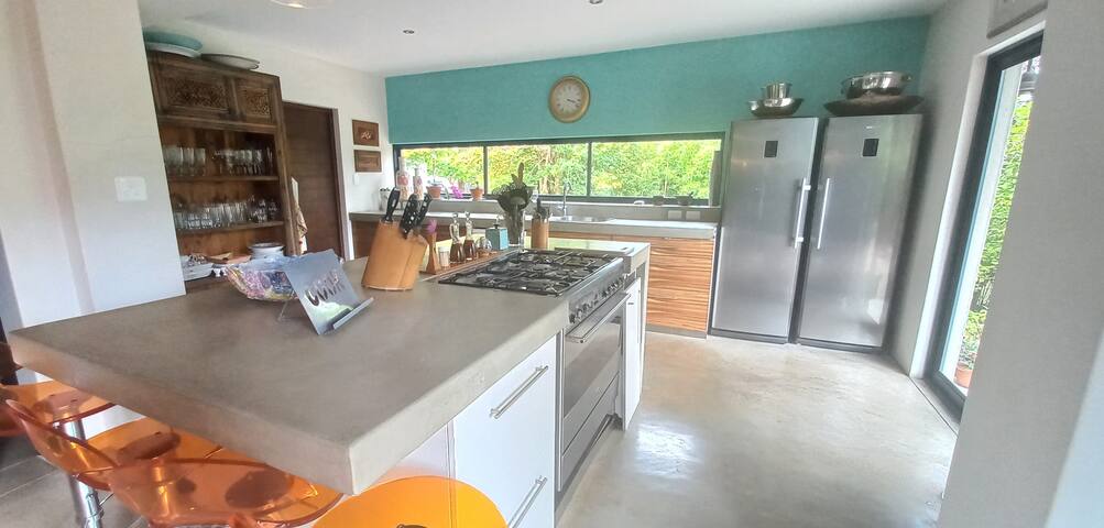 Shalimar – Newly Renovated – With Pool gallery image 5