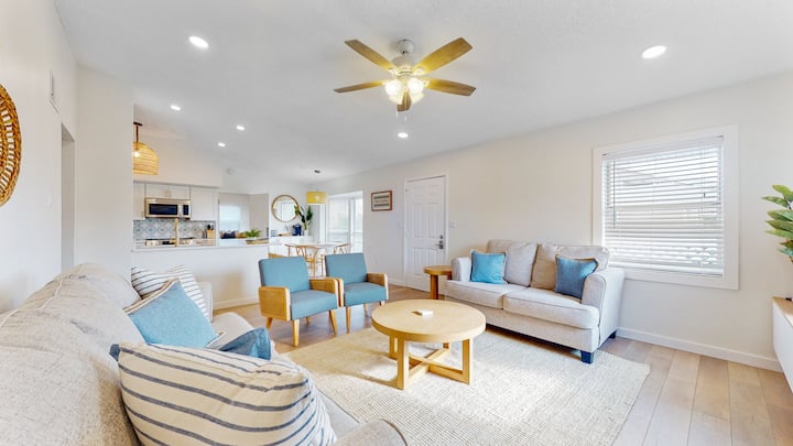 Beach Boutique - Sunset Suite Unit 1 - Indian Rocks Beach, FL