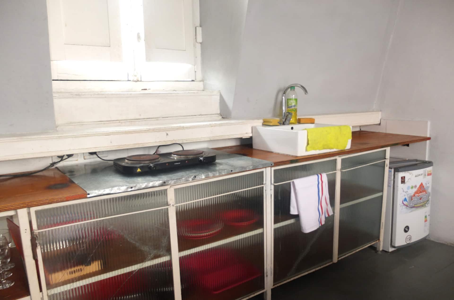 Attic apartment with terrace in Monserrat