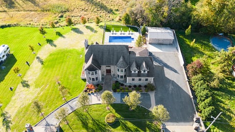 Elegant Home w/7BRs, Game Room, Luxury Yard, Pool