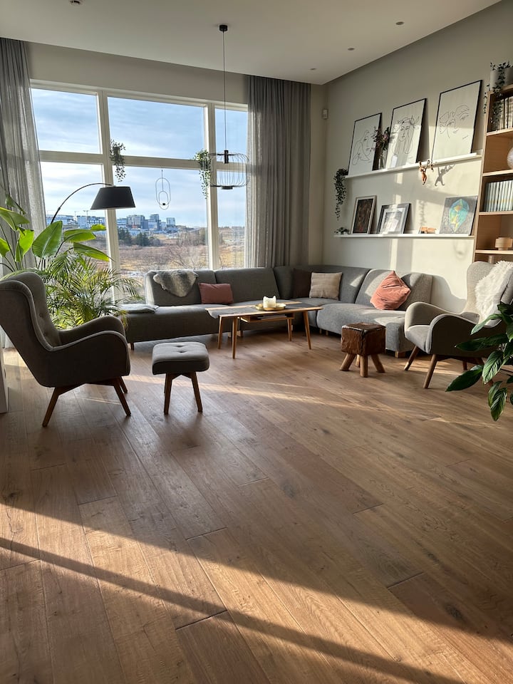 Suburban Villa With A View - Reykjavík